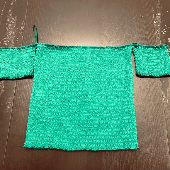 Green Off the Shoulder Crop Top - Picture 2 of 2
